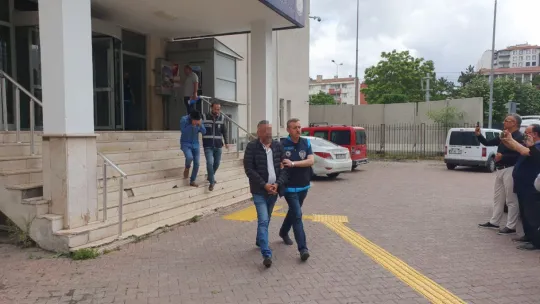Aranan şahıslara 40 ekip ve 106 personelle eş zamanlı operasyon