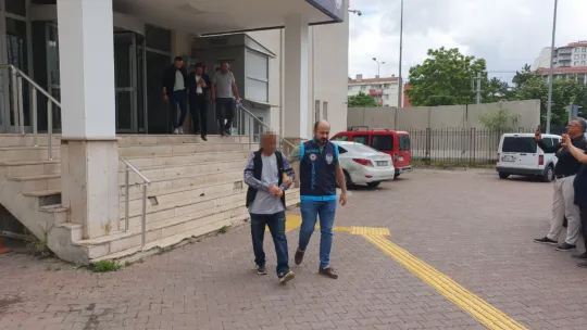 Aranan şahıslara 40 ekip ve 106 personelle eş zamanlı operasyon