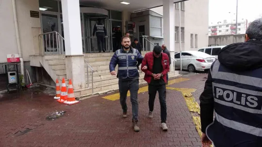 Aranan şahıslara 89 polis ile eş zamanlı şafak operasyonu: 14 gözaltı