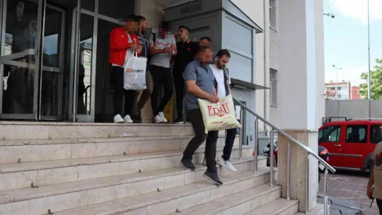 Aranan şahıslara operasyon: 20 gözaltı