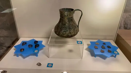 Asırlık sikkeleri saniyeler içerisinde basıyorlar