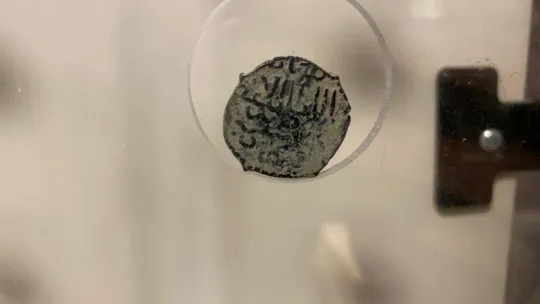 Asırlık sikkeleri saniyeler içerisinde basıyorlar
