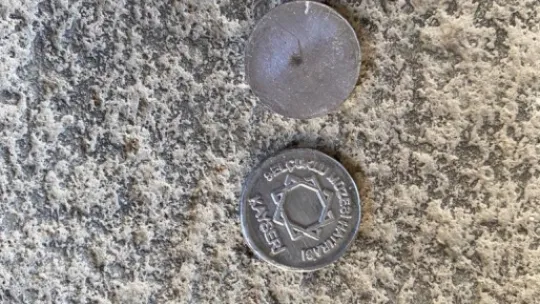 Asırlık sikkeleri saniyeler içerisinde basıyorlar