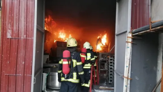 Ateş savaşçıları itfaiye ekipleri