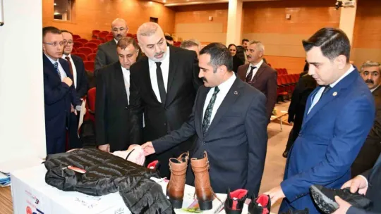 Gurbetçilerden Kayseri'deki öğrencilere kaban ve ayakkabı yardımı