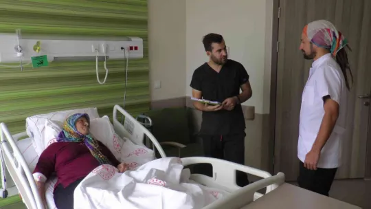 Ayşe teyzenin bacağı kesilmeden kurtarıldı