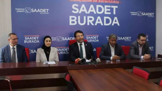 Babası çekildi, kızı geldi