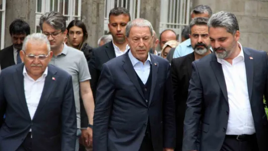 Bakan Akar: 'Asil milletimizin kararına saygı duyacağız'