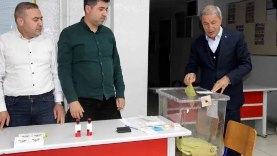 Bakan Akar: 'Asil milletimizin kararına saygı duyacağız'