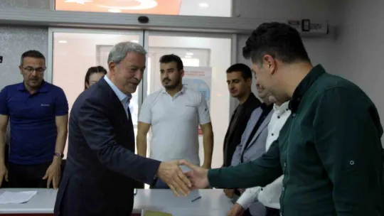 Bakan Akar: 'Asil milletimizin kararına saygı duyacağız'