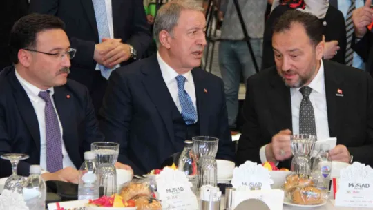 Bakan Akar: 'Haince yapılan eylemlere karşı, ahlaksızlara karşı, Kur'an yakan şerefsizlere karşı Türkiye var'