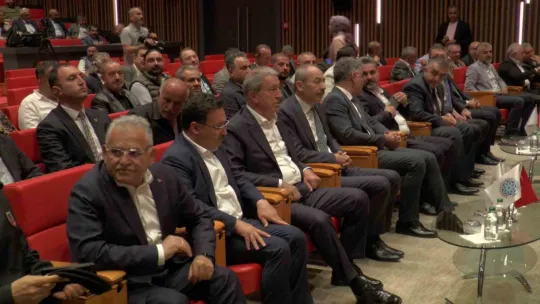 Bakan Akar: 'Seçim ahlakımızla ilgili konuşanlara milletimiz en net ve ağır cevabı verdi'