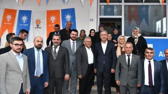Bakan Akar: 'Terörist kampları yerle bir ediliyor'
