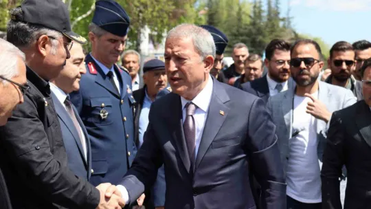 Bakan Akar: 'Terör örgütü seçimleri umut olarak görüyor'