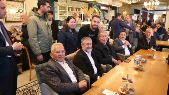 Bakan Akar, Bakan Nebati ve Başkan Büyükkılıç'tan AVM ziyareti