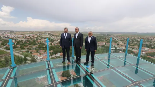 Bakan Akar, Seyir Terası'nda Bünyan'ı izledi