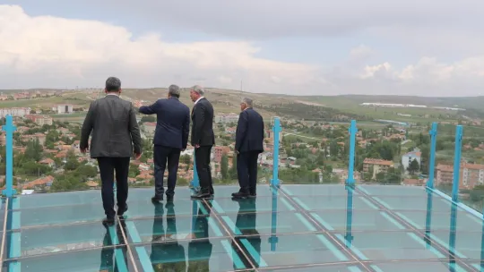 Bakan Akar, Seyir Terası'nda Bünyan'ı izledi