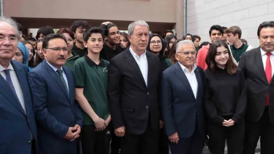 Bakan Akar, 'Taş Mektep'lilerle buluştu