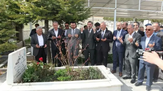 Bakan Akar'dan şehit çocuğuna duygulandıran ziyaret