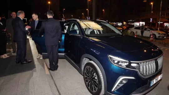Bakan Akar'dan Ukraynalı Bakan'a Togg jesti