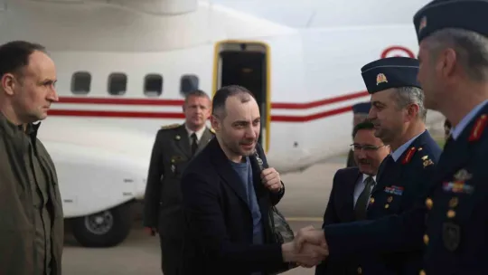 Bakan Akar'dan Ukraynalı Bakan'a Togg jesti