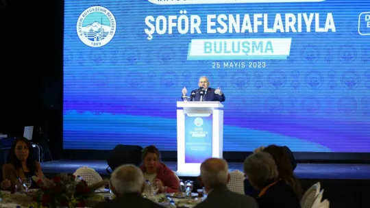 Bakan Akar, şoförlerle bir araya geldi