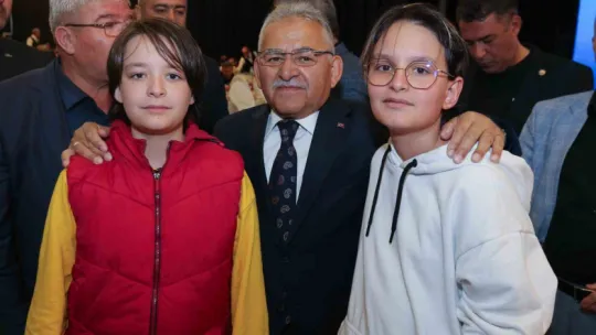 Bakan Akar, şoförlerle bir araya geldi
