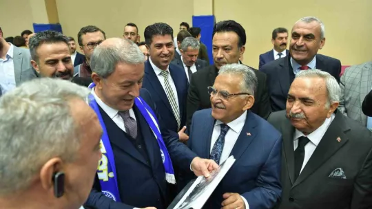 Bakan Akar Kayseri Lisesi Öğrencileriyle Buluştu
