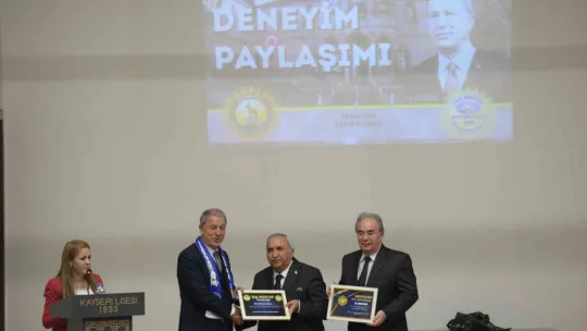 Bakan Akar Kayseri Lisesi Öğrencileriyle Buluştu