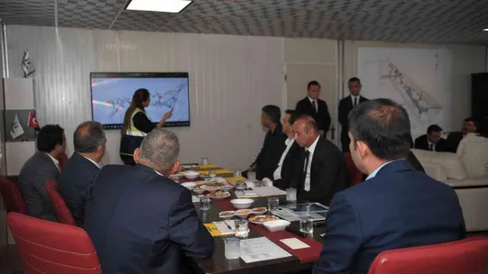 Bakan Kurum ile Başkan Büyükkılıç'tan Millet Bahçesi'nde inceleme