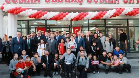 Bakan Özer, Kocasinan'da ortaokul öğrencileriyle bir araya geldi
