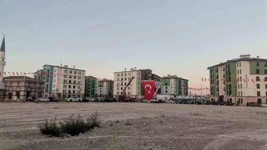 Bakan Özhaseki: '1 ve 2. derecede deprem bölgesinde bulunan bölgelerimizin oranı yüzde 66, yaşayan insan nüfusu ise yüzde 71'