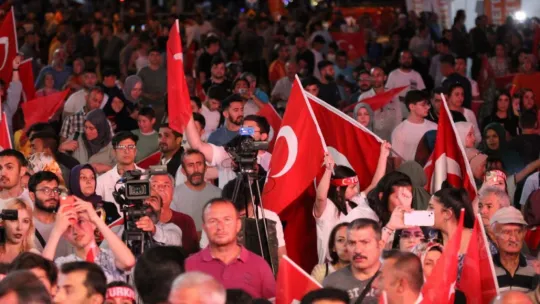 Bakan Özhaseki: 'Darbe girişimine kalkanlar o ağlayan adamın güya rüyada gördüğü sapkınlıklara peşkeş çekerek kendilerinden geçtiler'