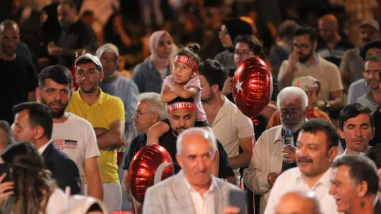 Bakan Özhaseki: 'Darbe girişimine kalkanlar o ağlayan adamın güya rüyada gördüğü sapkınlıklara peşkeş çekerek kendilerinden geçtiler'