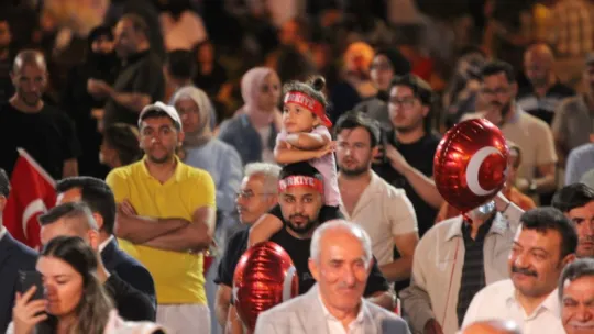 Bakan Özhaseki: 'Darbe girişimine kalkanlar o ağlayan adamın güya rüyada gördüğü sapkınlıklara peşkeş çekerek kendilerinden geçtiler'