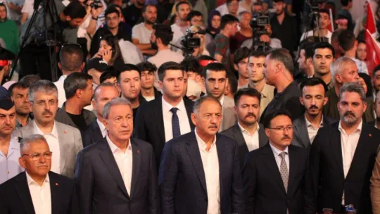 Bakan Özhaseki: 'Darbe girişimine kalkanlar o ağlayan adamın güya rüyada gördüğü sapkınlıklara peşkeş çekerek kendilerinden geçtiler'