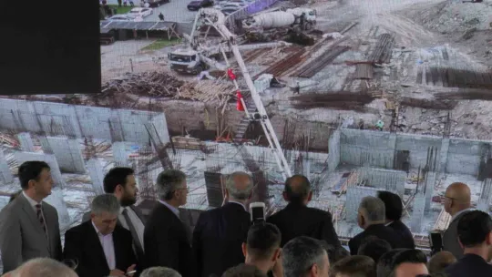 Bakan Özhaseki: 'Deprem bölgesindeki kent merkezlerinde 'Yerinde Dönüşüm' yapacağız'