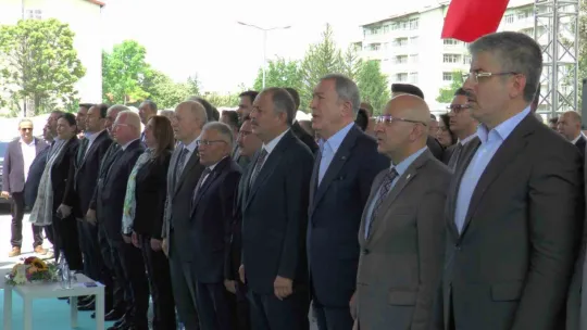 Bakan Özhaseki: 'Deprem bölgesindeki kent merkezlerinde 'Yerinde Dönüşüm' yapacağız'
