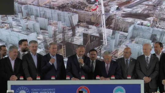 Bakan Özhaseki: 'Deprem bölgesindeki kent merkezlerinde 'Yerinde Dönüşüm' yapacağız'