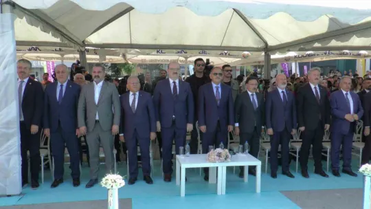 Bakan Özhaseki: 'Dünyada Türkiye Cumhuriyeti ismi geçtiği zaman başımızın dik olduğu bir dönem başlamıştır'