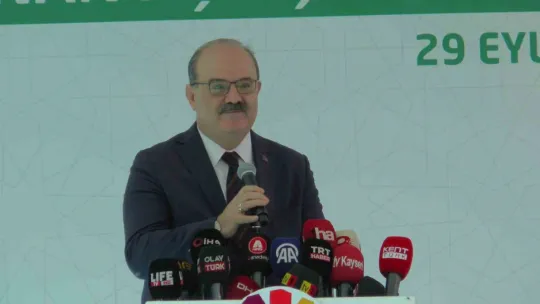 Bakan Özhaseki: 'Dünyada Türkiye Cumhuriyeti ismi geçtiği zaman başımızın dik olduğu bir dönem başlamıştır'