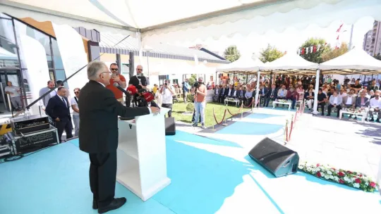 Bakan Özhaseki ve Başkan Büyükkılıç, Büyükşehirin 11. kütüphanesini açtı