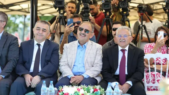 Bakan Özhaseki ve Başkan Büyükkılıç, Büyükşehirin 11. kütüphanesini açtı