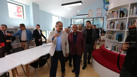Bakan Özhaseki ve Başkan Büyükkılıç, Büyükşehirin 11. kütüphanesini açtı
