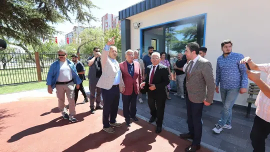 Bakan Özhaseki ve Başkan Büyükkılıç, Büyükşehirin 11. kütüphanesini açtı