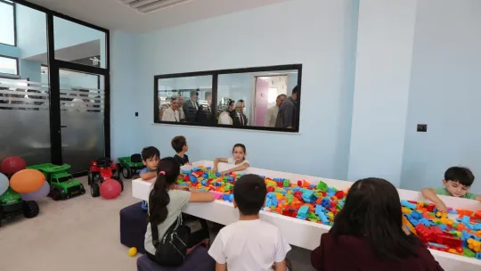 Bakan Özhaseki ve Başkan Büyükkılıç, Büyükşehirin 11. kütüphanesini açtı