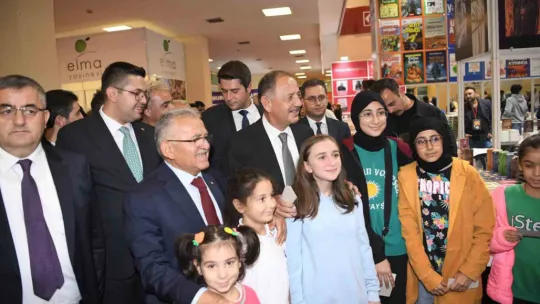 Bakan Özhaseki Ve Başkan Büyükkılıç, Kayseri'de 6'ncı Kitap Fuarını Ziyaret Etti