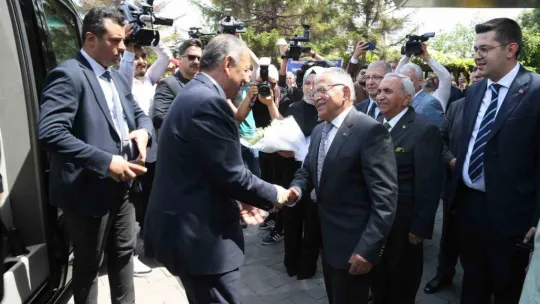 Bakan Özhaseki'ye Büyükşehir'de coşkulu karşılama