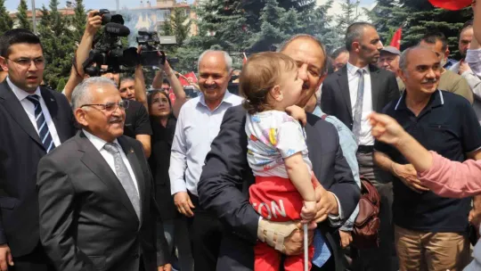 Bakan Özhaseki'ye Büyükşehir'de coşkulu karşılama