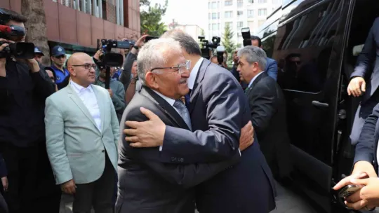 Bakan Özhaseki'ye Büyükşehir'de coşkulu karşılama